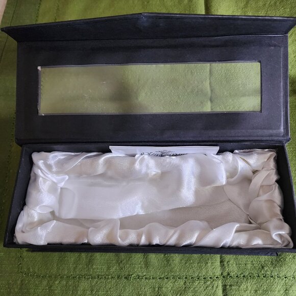 NIB OLEG CASSINI CRYSTAL OIL/VINEGAR BOTTLE - Picture 2 of 4